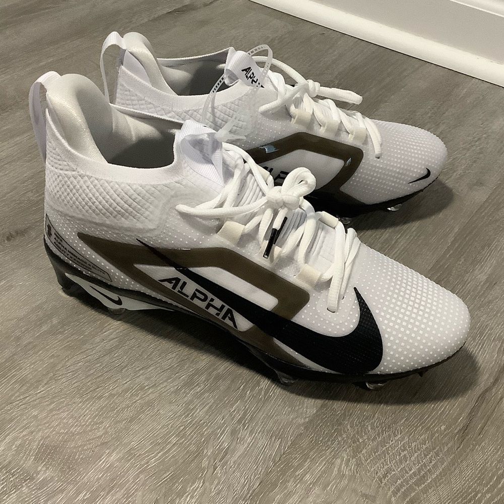 Nike alpha menace 4 Elite black & white cleats Size 10.5